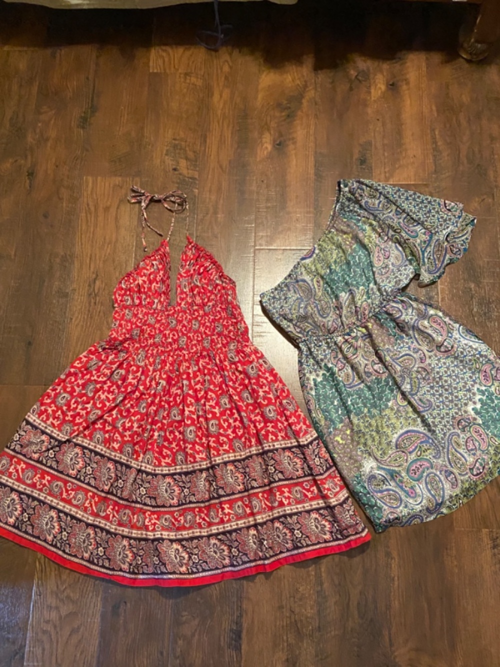 Like new set of 2 dresses Summer Casual Red and Green Sz M